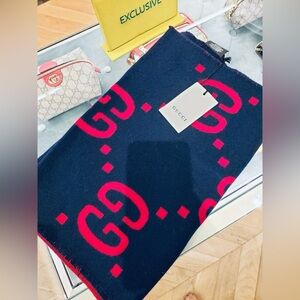 NWT AUTHENTIC REVERSIBLE GUCCI SCARF XL SIZE
